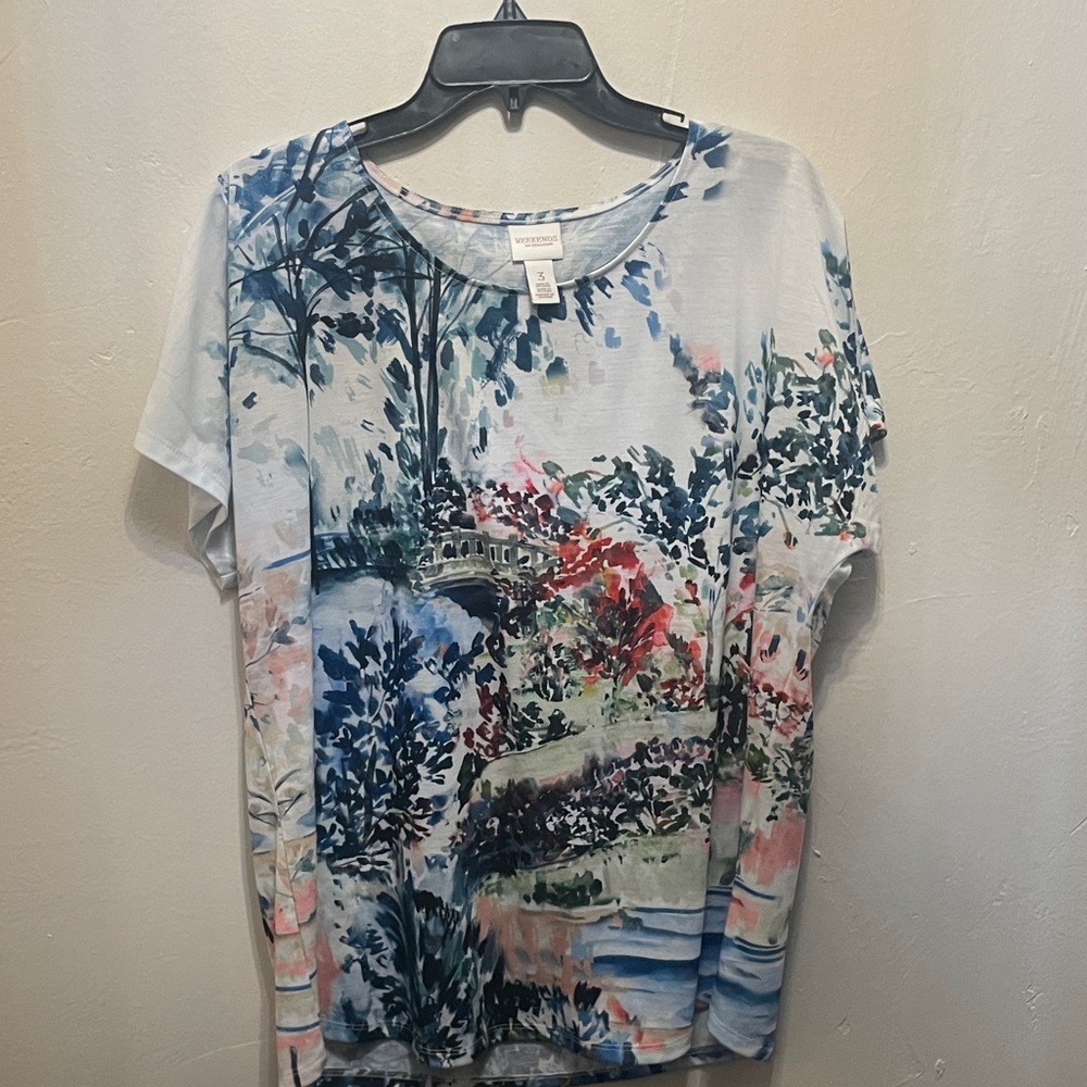 Chico's Artistic Blue and Red Print Short Sleeve Top